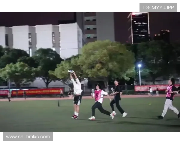 深圳飞盘队与重庆飞盘队赛后复盘分析团队协作的关键因素与表现